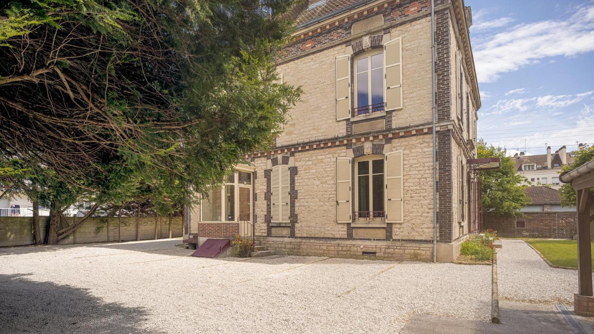 Bonappart 13 - Charme Napoleonien & Confort Troyes Extérieur photo