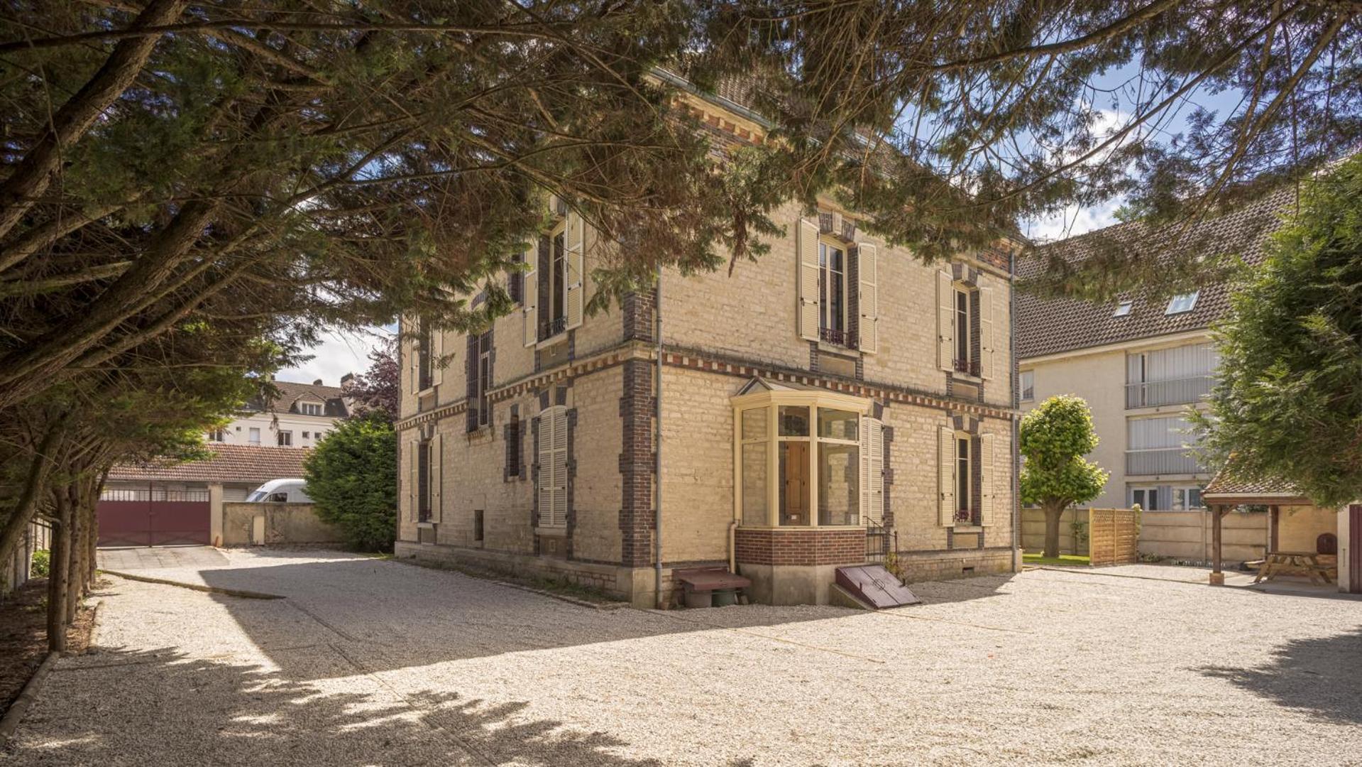 Bonappart 13 - Charme Napoleonien & Confort Troyes Extérieur photo